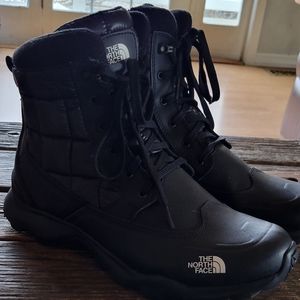 Northface waterproof mens boots sz 10